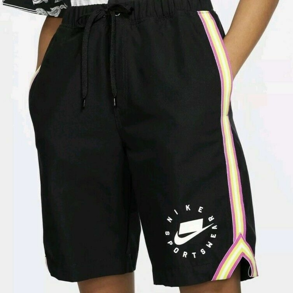NIKE SHORTS